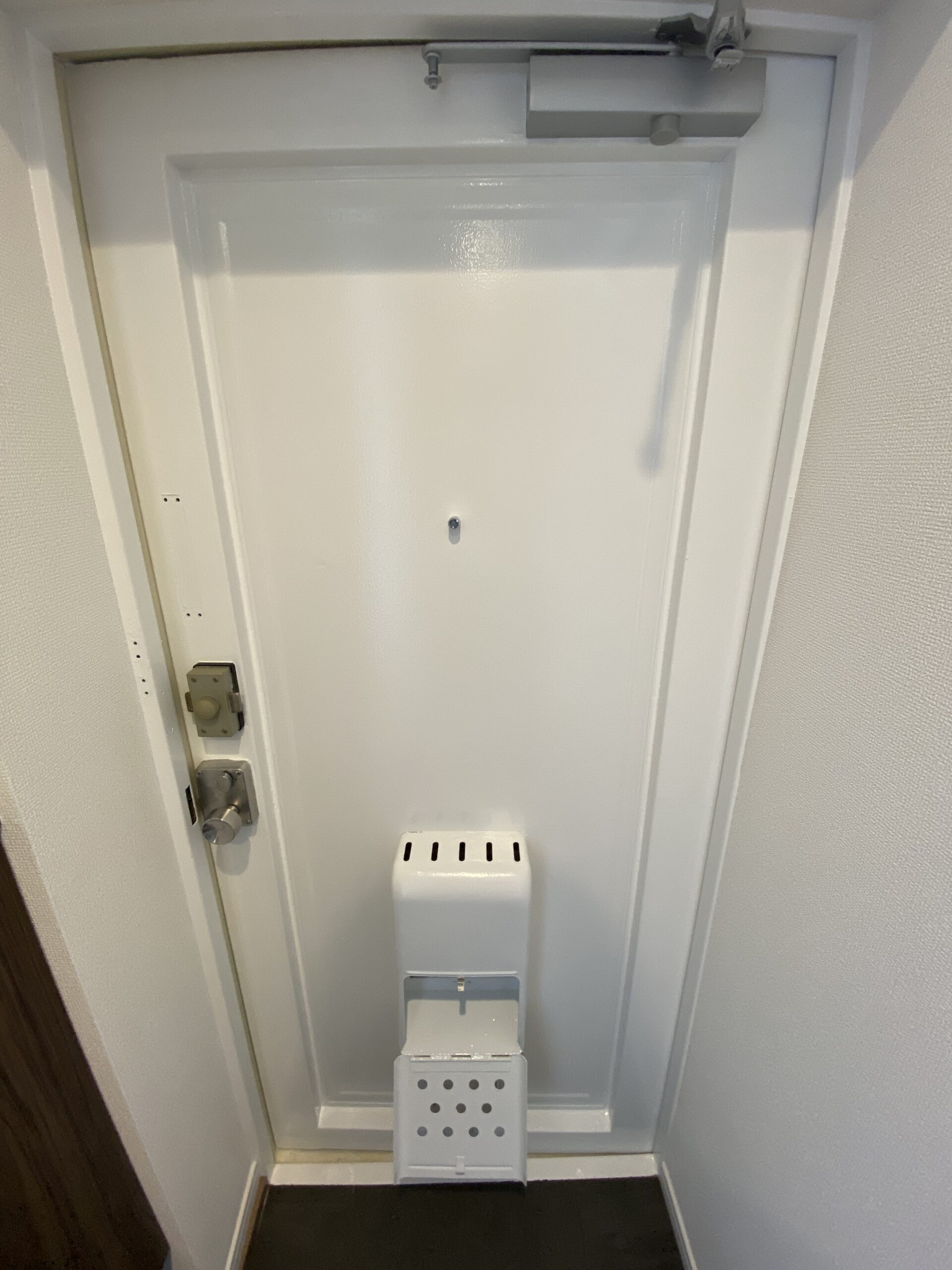 【習志野周辺で外壁・内装・屋根塗装をお考えの方はsasakifactoryへ！】内部、鉄扉塗装